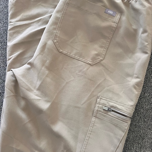 Women’s Figs Yola scrub bottoms XXL - Picture 2 of 4